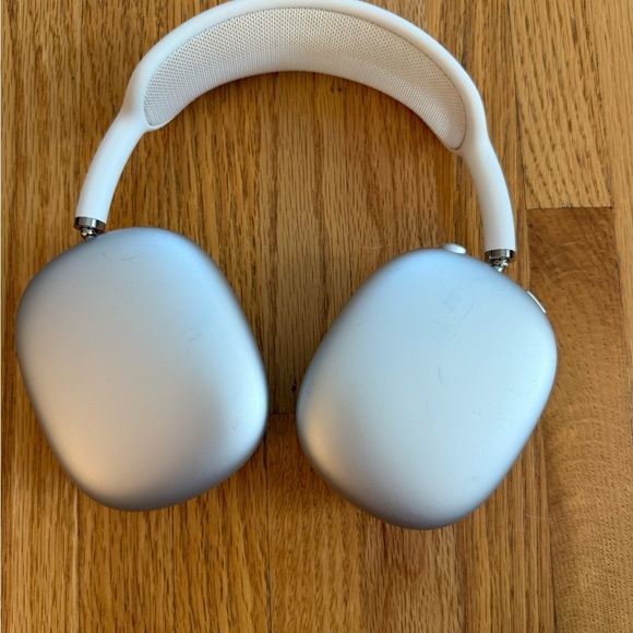 White AirPod Max headphones - Picture 5 of 5